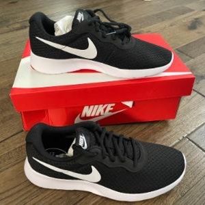 Nike Tanjun Women's Sneakers